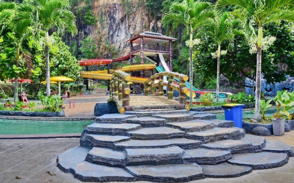Pesona Nirwana Waterpark (instagram.com/pesonanirwanasoreang)