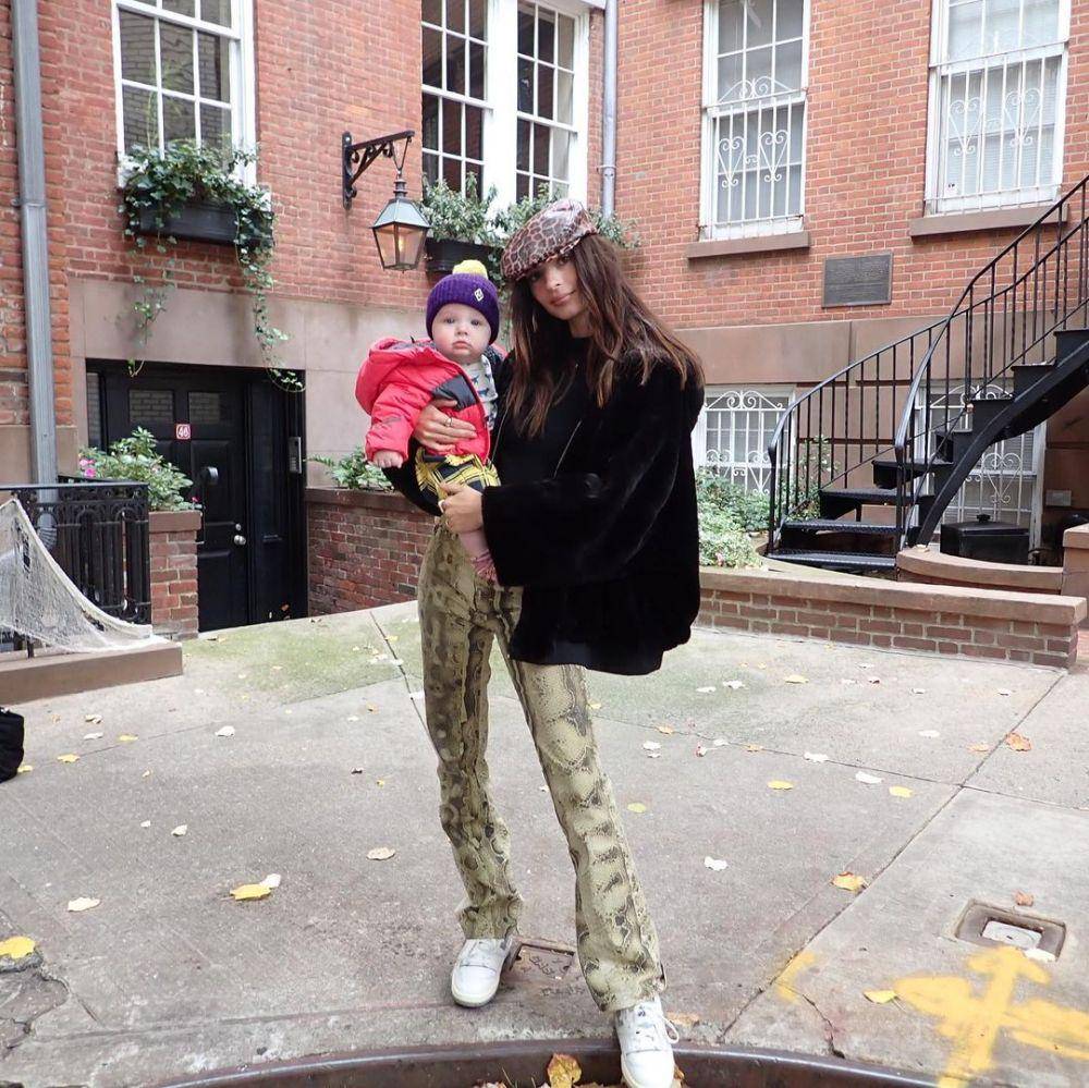 potret Emily Ratajkowski dan buah hati (instagram.com/emrata)
