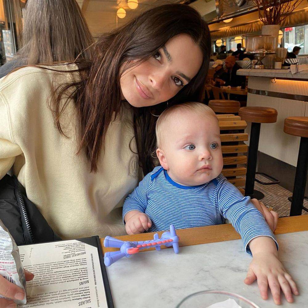 potret Emily Ratajkowski dan buah hati (instagram.com/emrata)
