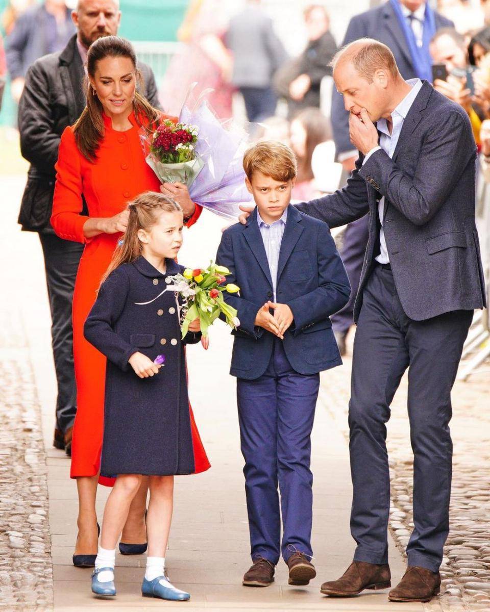 Catherine Middleton, Princess Charlotte, Prince George, Prince William (instagram.com/hellomag)