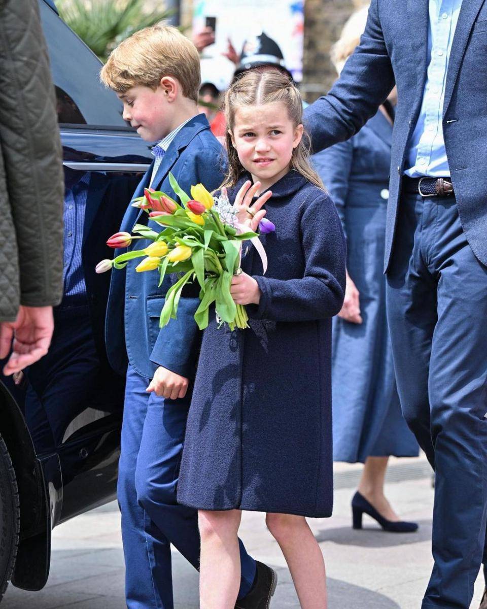 potret Prince George dan Princess Charlotte di Cardiff, Wales, Juni 2022 (instagram.com/hellomag)
