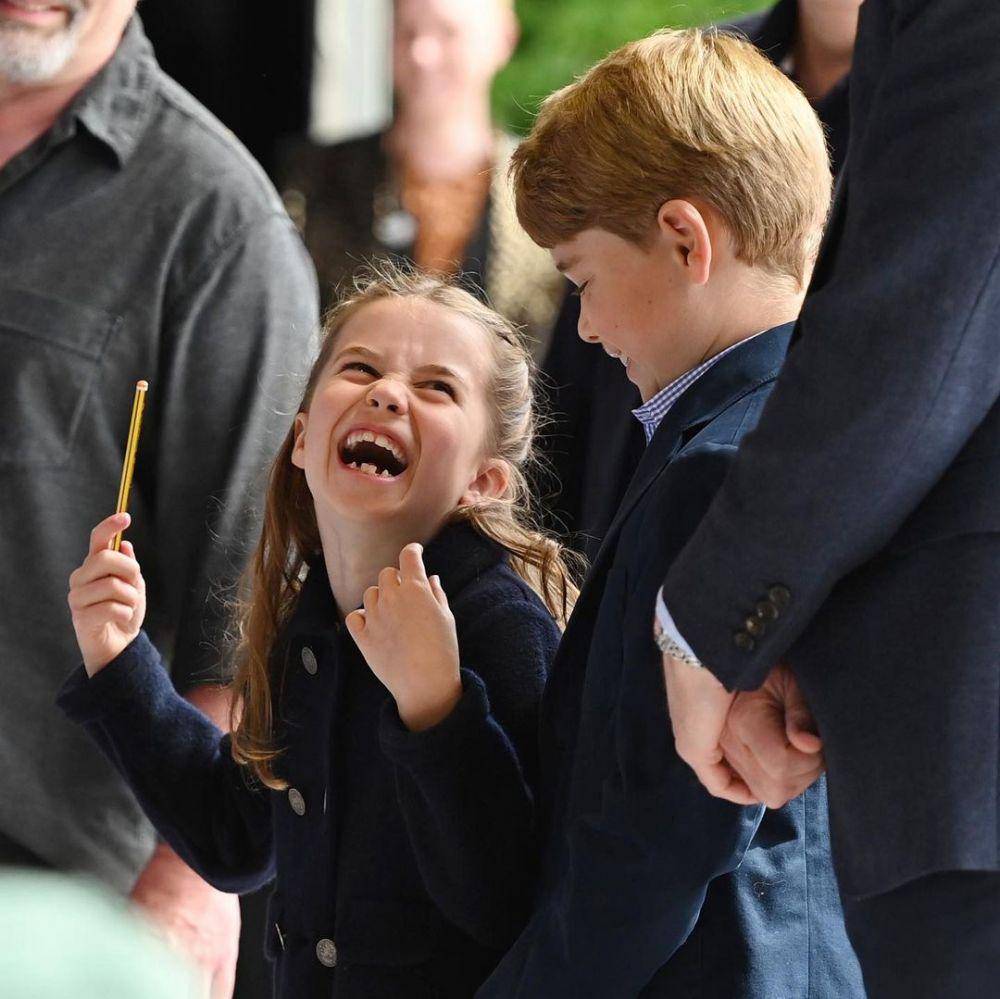 potret Princess Charlotte dan Prince George di Cardiff, Wales, Juni 2022 (instagram.com/hellomag)