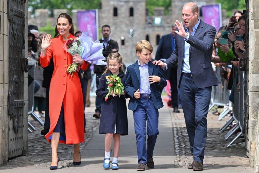 Bareng Anak, 10 Foto Kunjungan Kerja Terbaru Prince William dan Istri