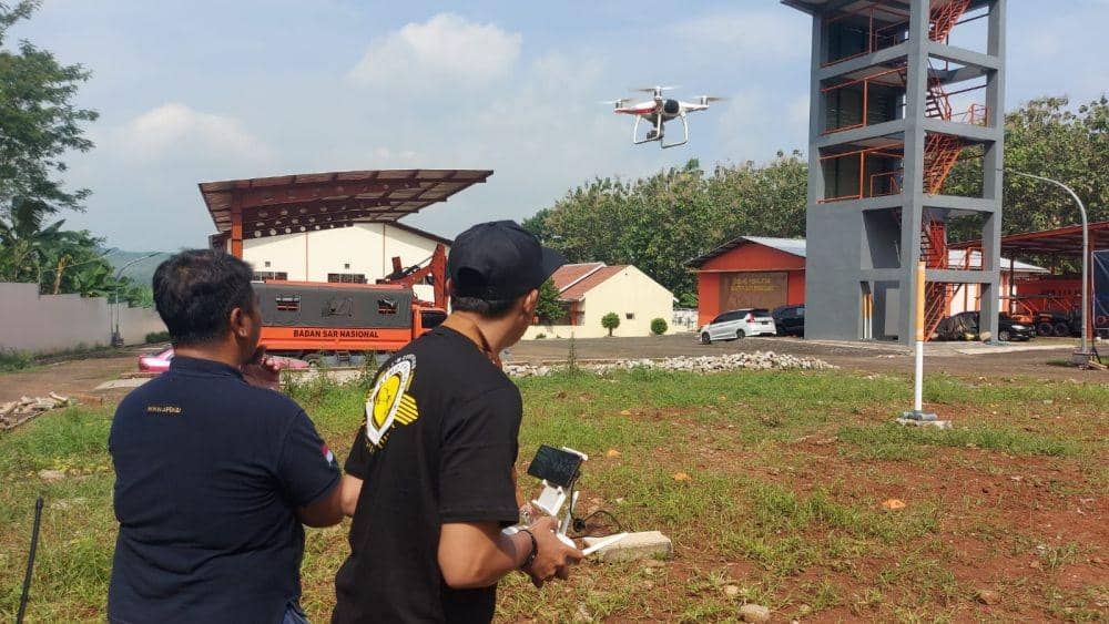 Biar Jago Cari Korban di Gunung, 12 Personel SAR Semarang Latihan Pakai Drone