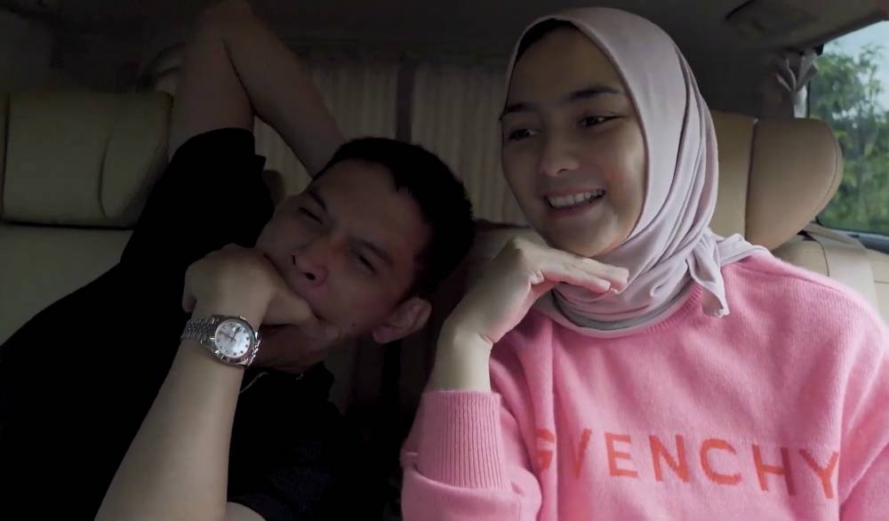 momen Rezky Aditya dan Citra Kirana bareng anak main ke kebun binatang (youtube.com/CikyCitraRezky)