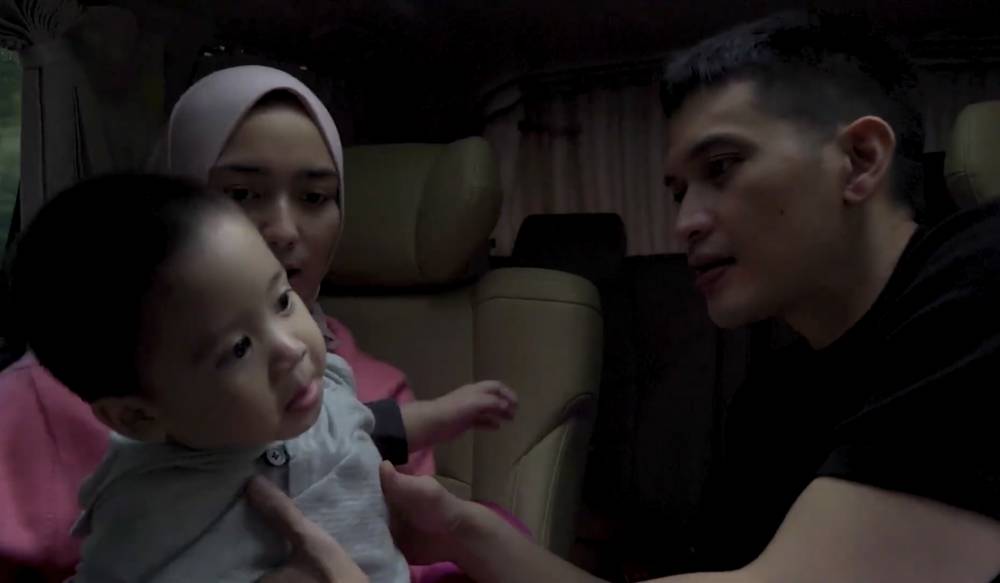 momen Rezky Aditya dan Citra Kirana bareng anak main ke kebun binatang (youtube.com/CikyCitraRezky)