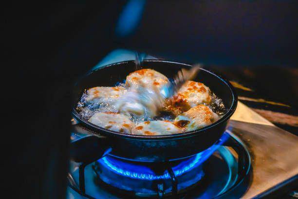 ilustrasi menggoreng siomay (pixabay.com/Riki I Gunawan)
