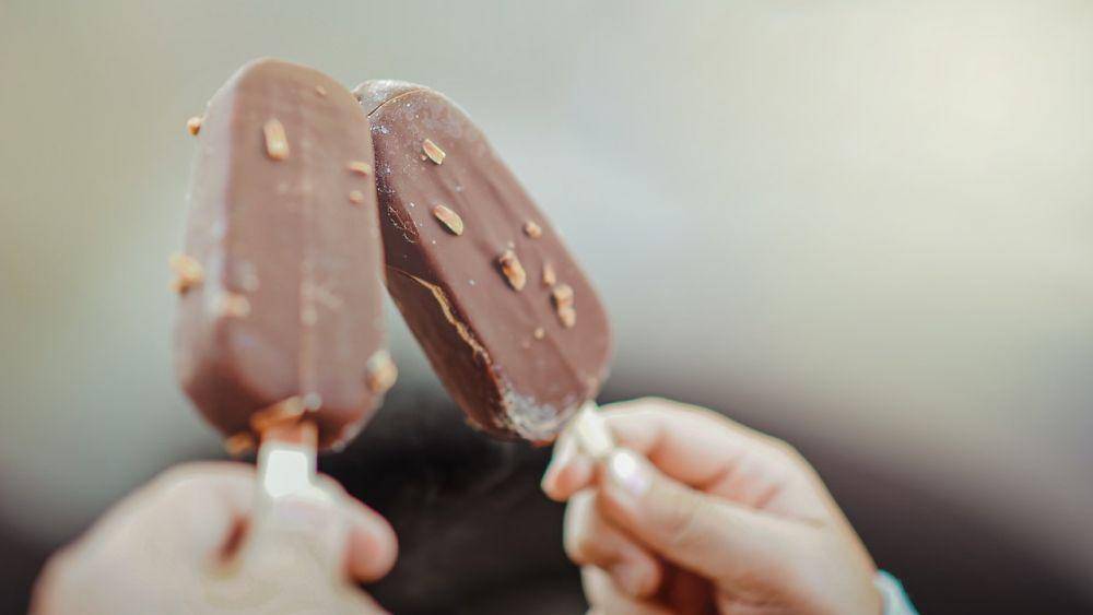 ilustrasi es krim cokelat (pexels.com/Min An)