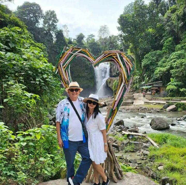 Potret liburan Roy Marten dan Anna Maria di Bali. Instagram.com/annamarten8