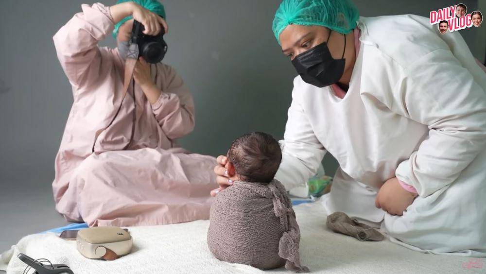 pemotretan newborn baby Verhaag (YouTube.com/Jessica Iskandar)