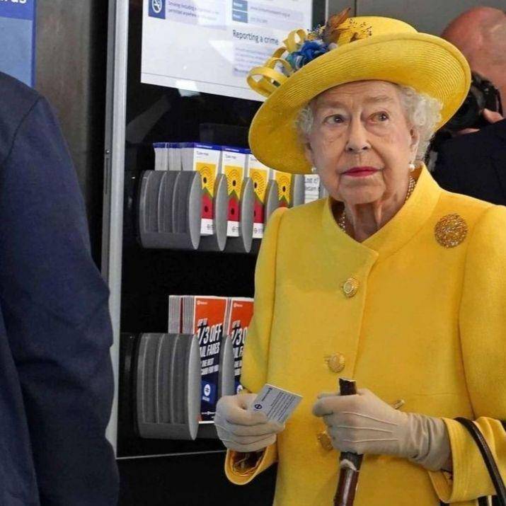 potret Ratu Elizabeth II di pembukaan Elizabeth Line (instagram.com/hermajestythequeenelizabethII)