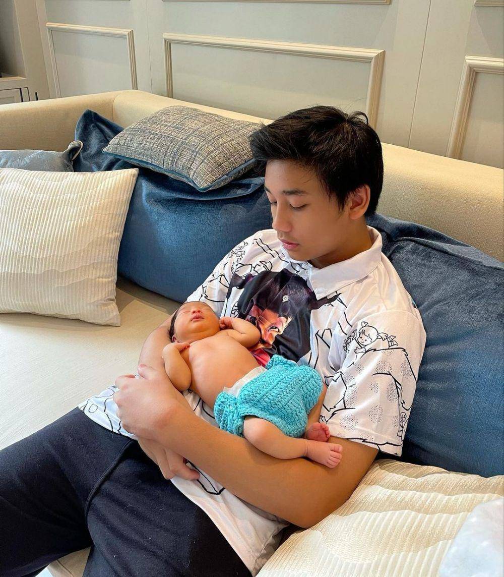 potret Bevan Putera momong baby Nakeya (instagram.com/bevan_putera)