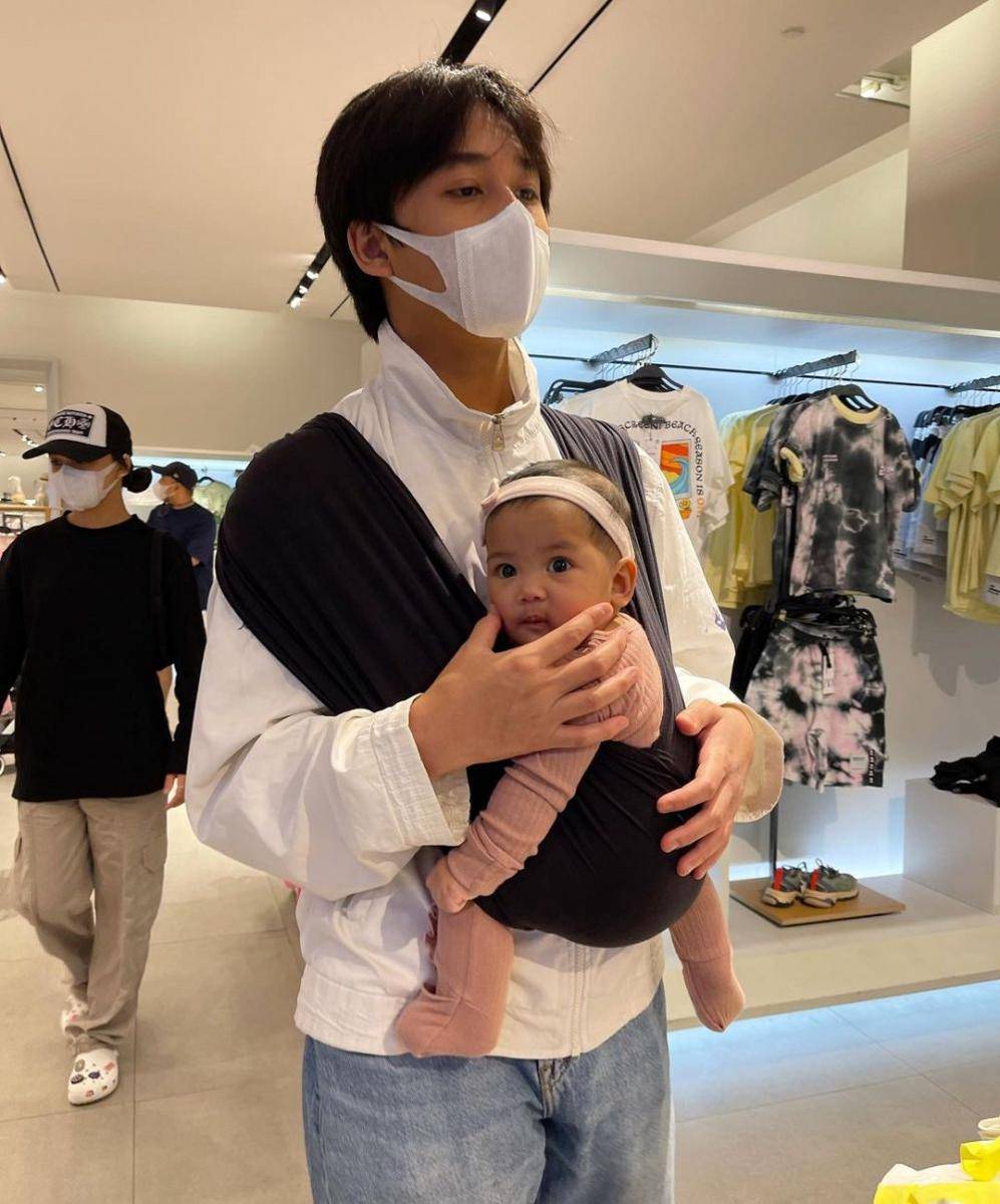 potret Bevan Putera momong baby Nakeya (instagram.com/riafinola)