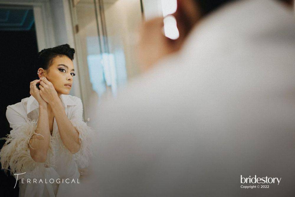 Busana dan makeup Eva Celia. (Terralogical via instagram.com/by.hilda)
