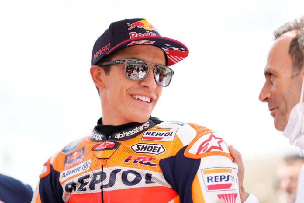 Marc Marquez dan Alberto Puig (motogp.com)