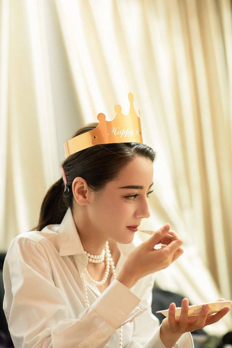 Dilraba Dilmurat (weibo.com/ 嘉行迪丽热巴工作室)