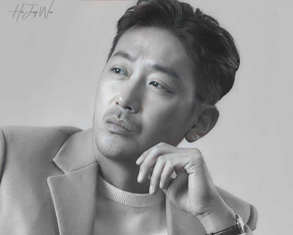 Ha Jung Woo (instagram.com/walkhousecompany)