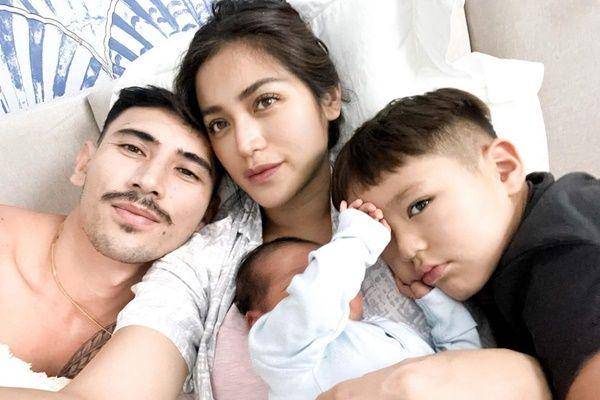 pemotretan newborn baby Verhaag (Instagram.com/inijedar)