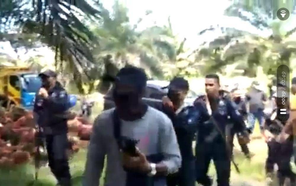 Potongan video saat kericuhan terjadi di perkebunan sawit di Ketapang, Kalbar (istimewa)