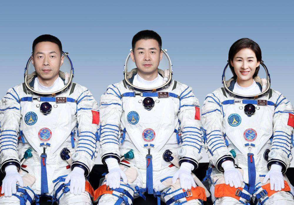 Cai Xuzhe, Chen Dong, dan Liu Yang, taikonaut dalam misi Shenzou-14. (twitter.com/CNSA Watcher)