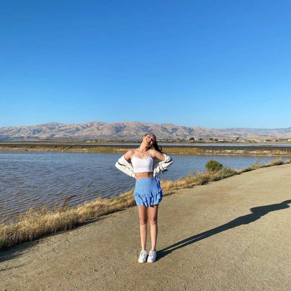 mix and match crop top ala Caitlin Halderman (instagram.com/caitlinhalderman)