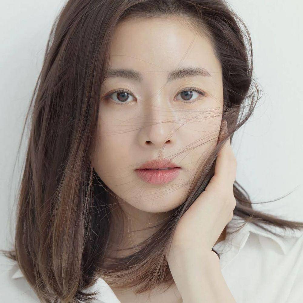 Kang Sora ( instagram.com/reveramess_/ )