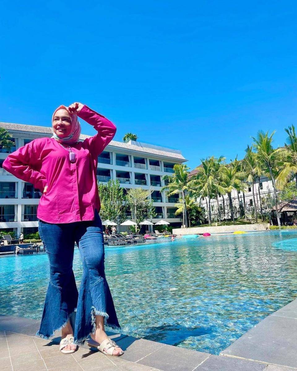 OOTD hijab dan shirt ala Astrid Kuya (instagram.com/astridkuya)