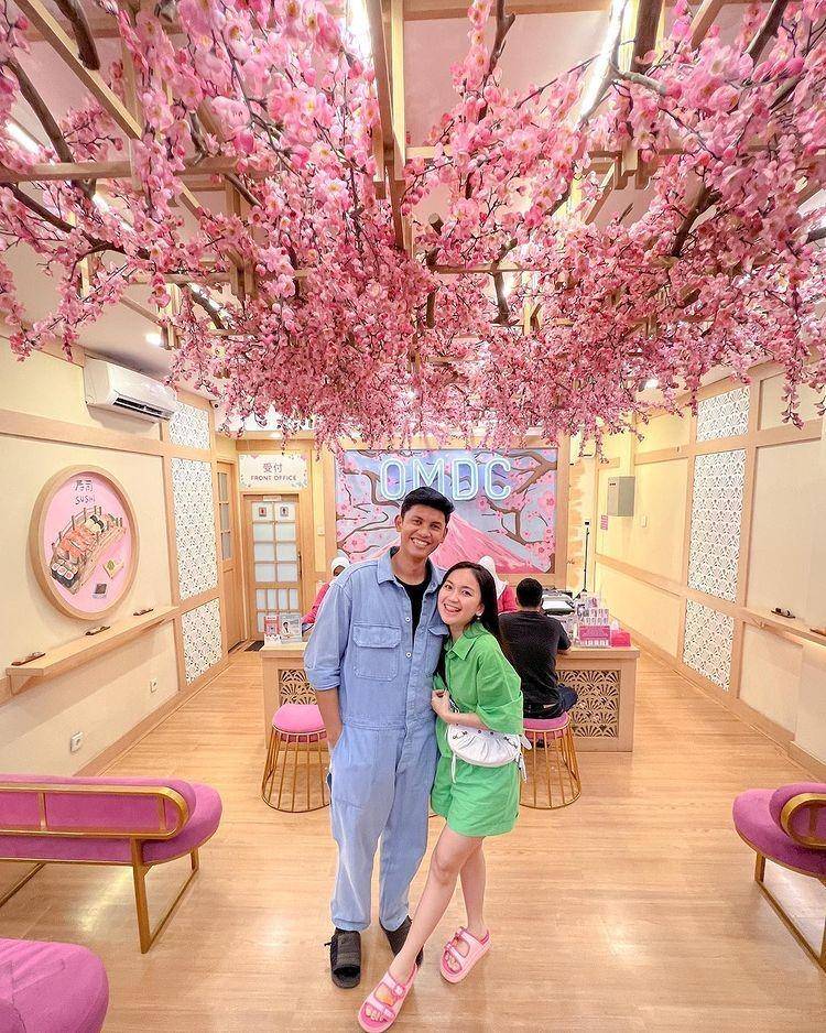 Inspirasi oufit couple ala Ibnu Wardani (instagram.com/@ibnuwardani)