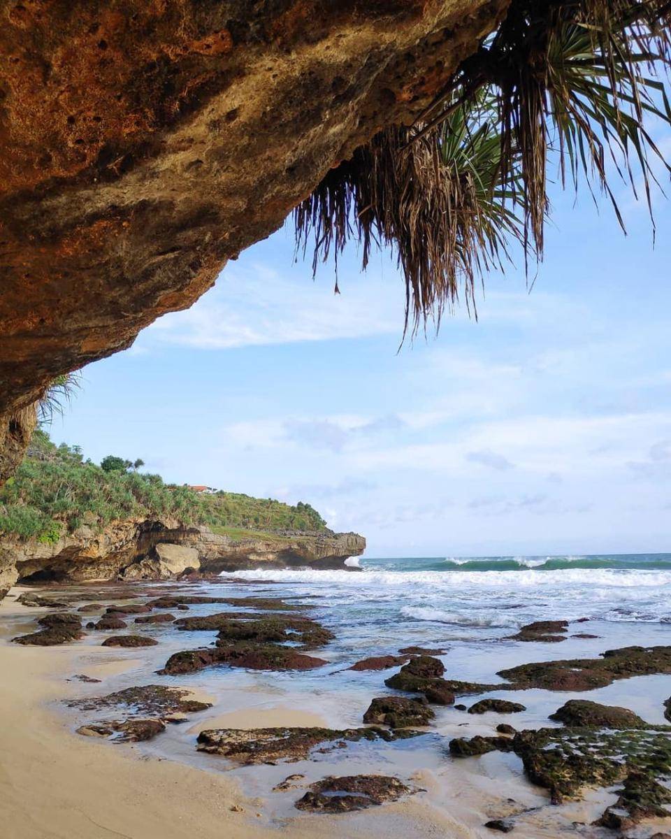 potret Pantai Ngrawah (pexels.com/Redhaaphiet)