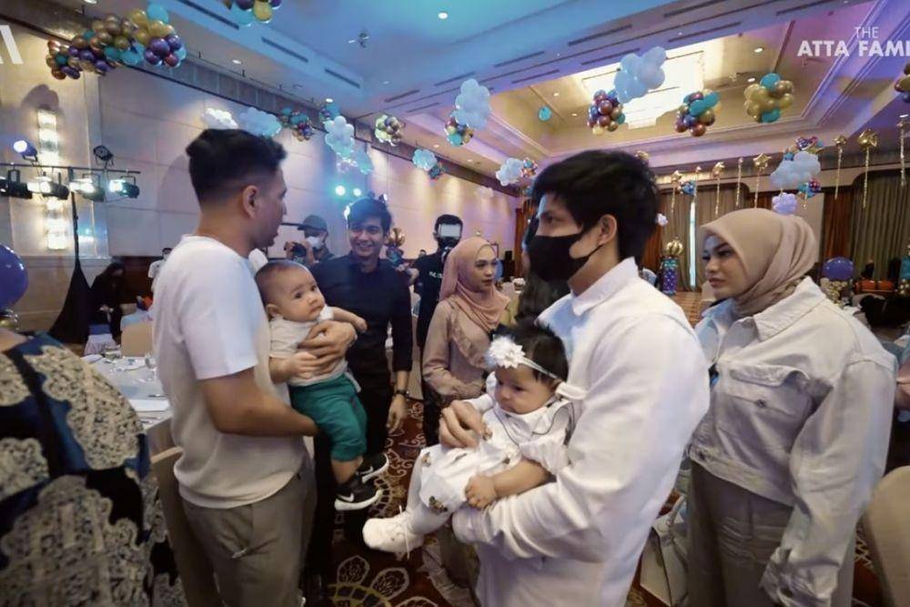 potret Ameena di ulang tahun Thalia dan Thania (YouTube.com/AH)