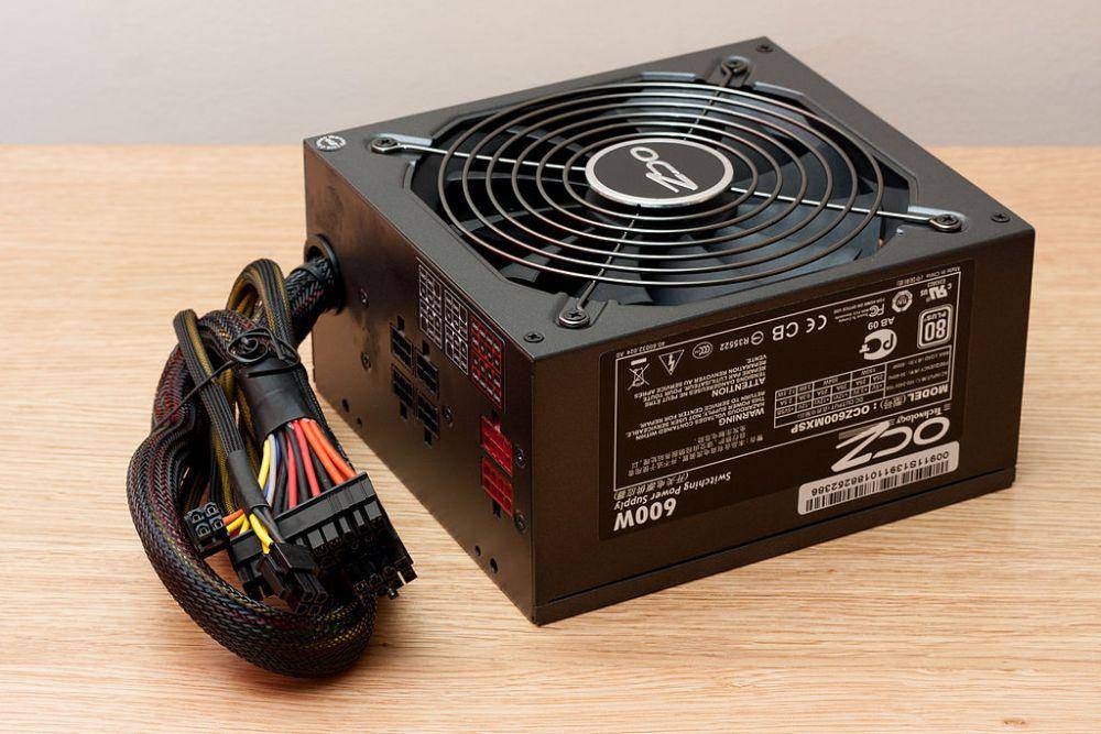 ilustrasi komponen PSU untuk PC (wikimedia.org/Danrok)