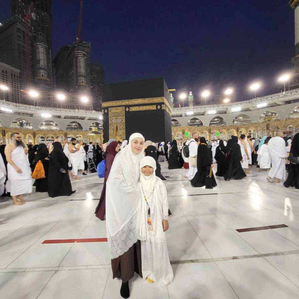 potret Bilqis saat umrah (instagram.com/ayutingting92)