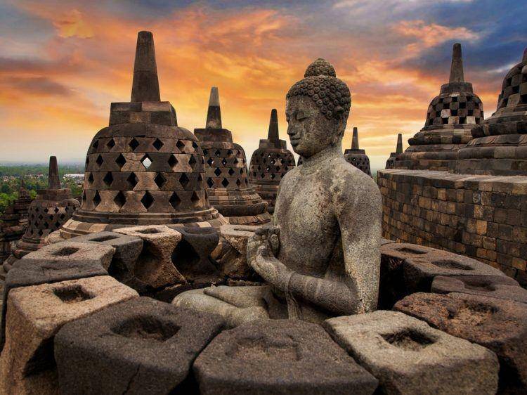 gambar Candi Borobudur (indonesia-tourism.com)
