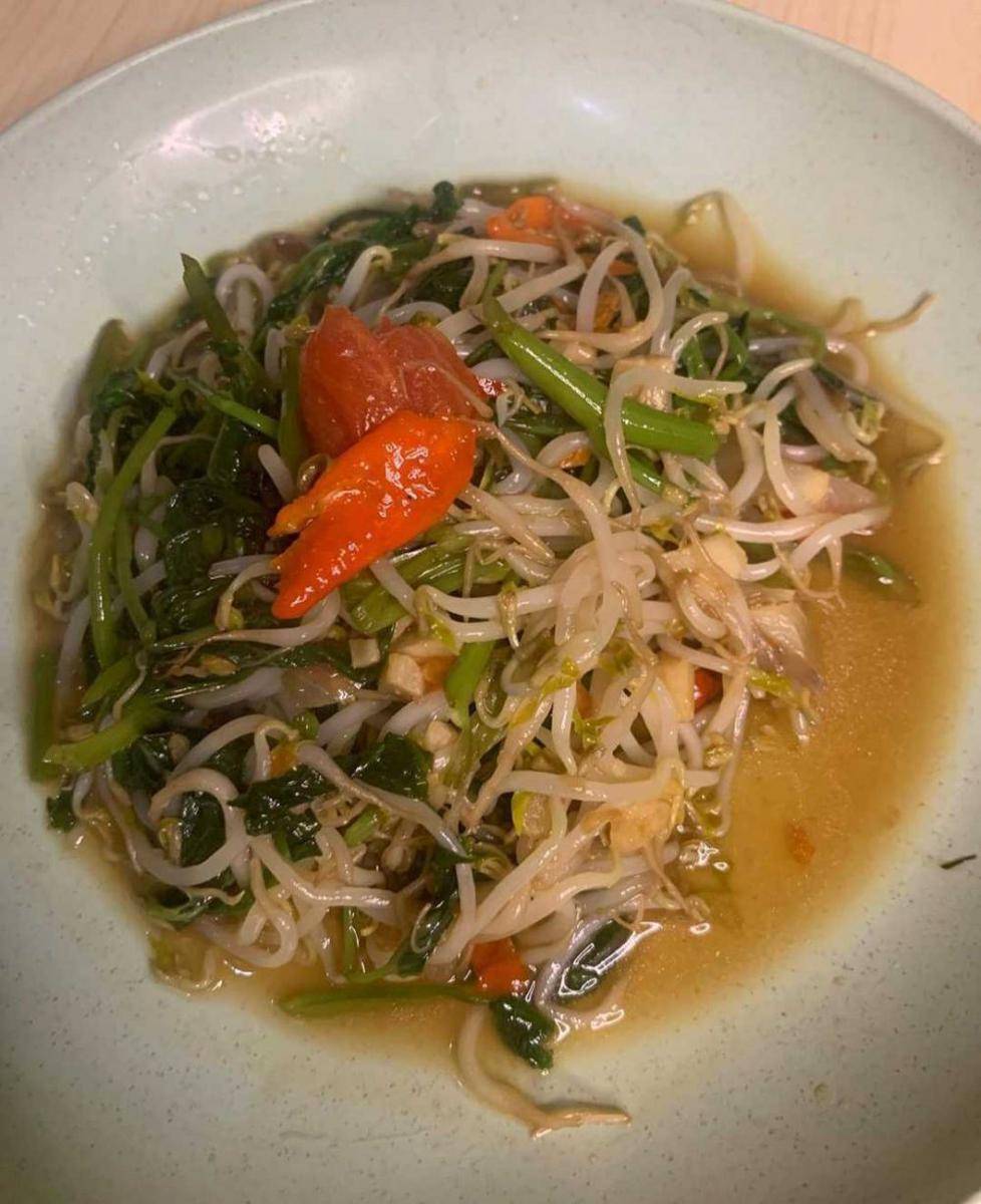 Tumis taoge kangkung (instagram.com/desinambl)