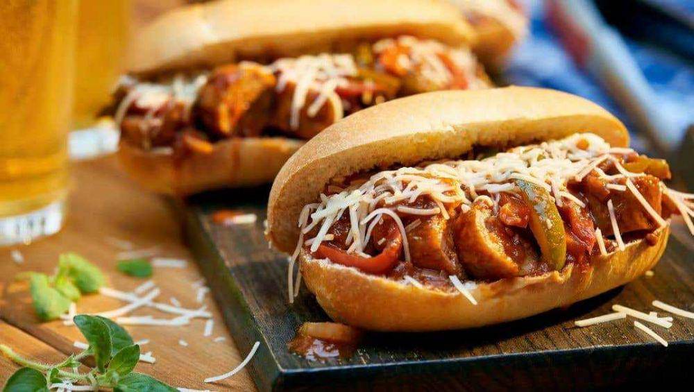 ilustrasi sandwich sosis pedas (charbroil.com)