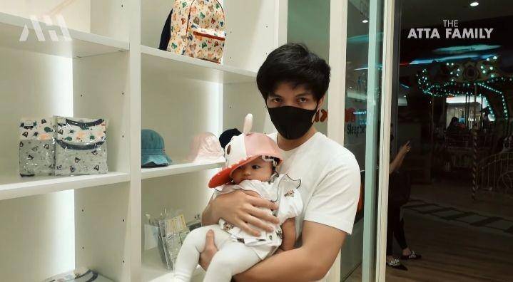 potret baby Ameena borong baju (youtube.com/AH)