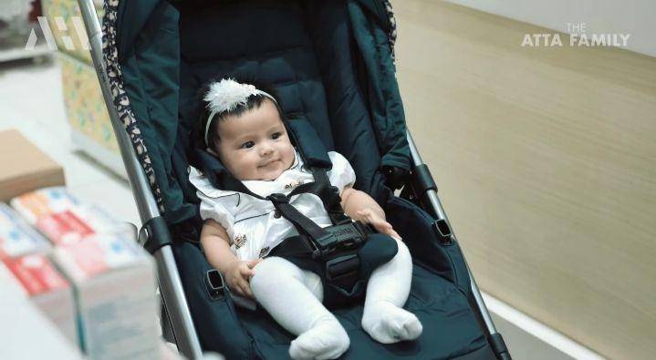 potret baby Ameena borong baju (youtube.com/AH)
