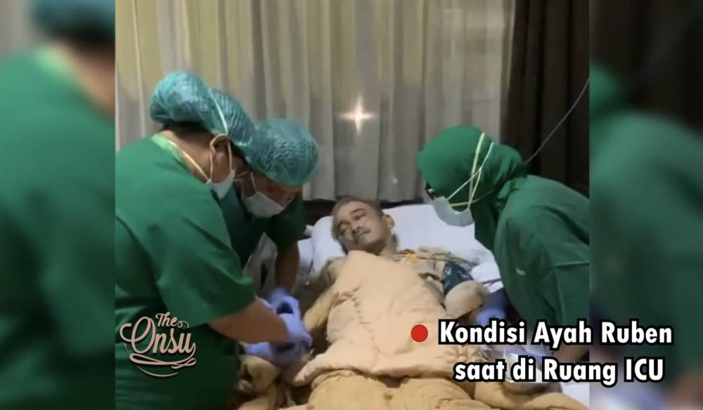 momen Thalia dan Thania jenguk Ruben Onsu di rumah sakit (youtube.com/theonsu)