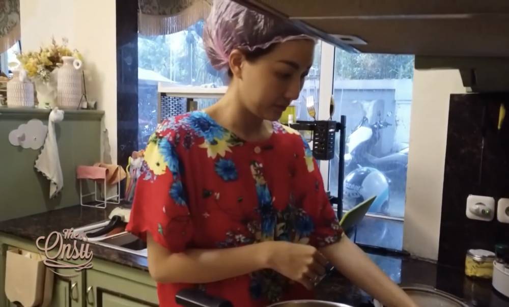 momen Thalia dan Thania jenguk Ruben Onsu di rumah sakit (youtube.com/theonsu)