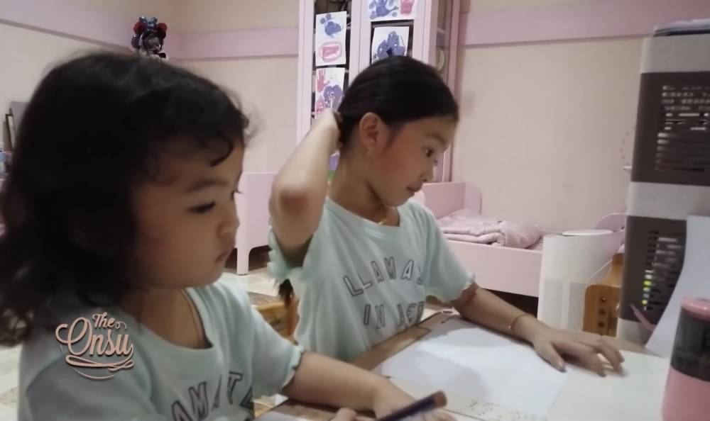 momen Thalia dan Thania jenguk Ruben Onsu di rumah sakit (youtube.com/theonsu)