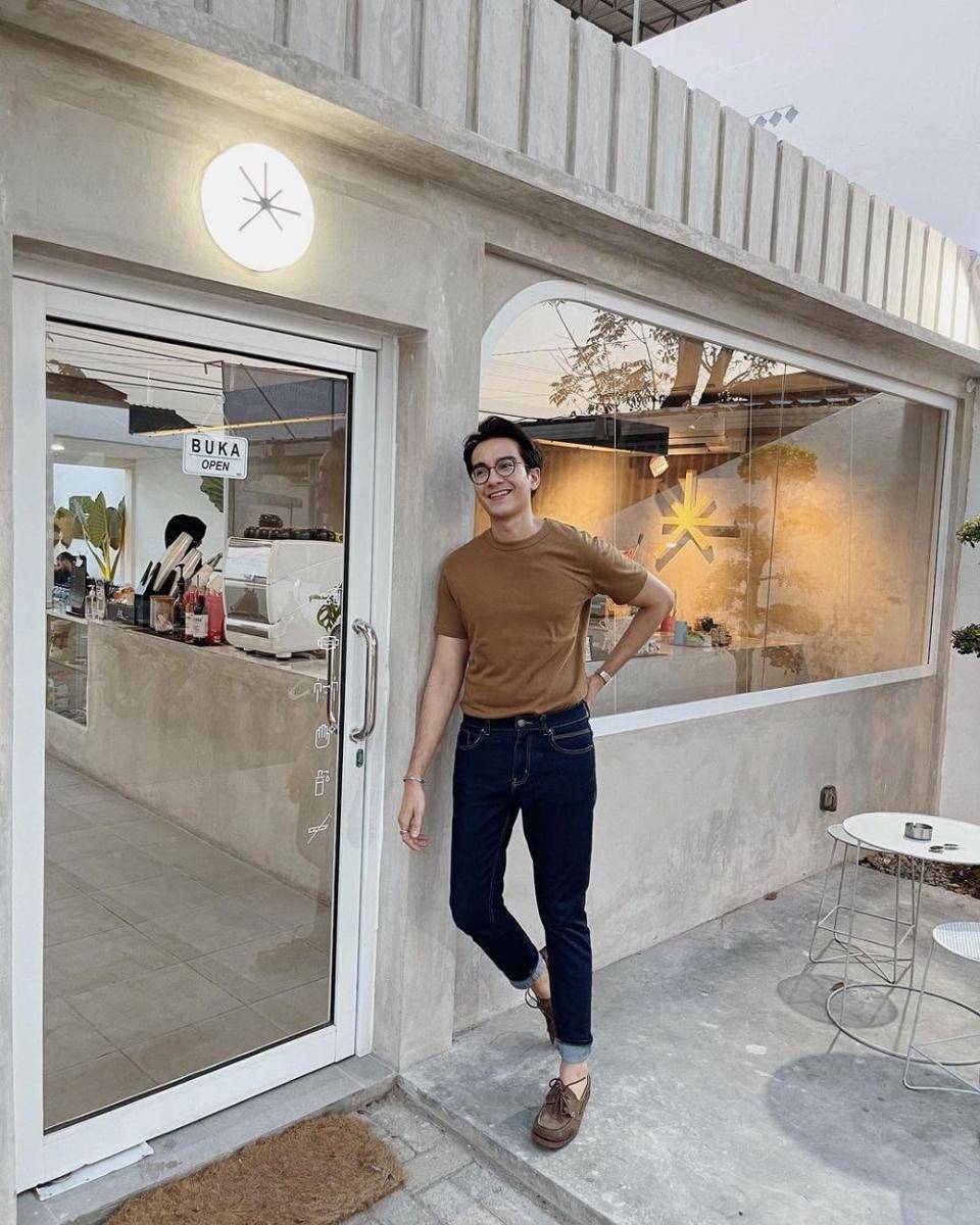 inspirasi OOTD santai dan simpel ala Farhan Bashel (instagram.com/farhanbashel)