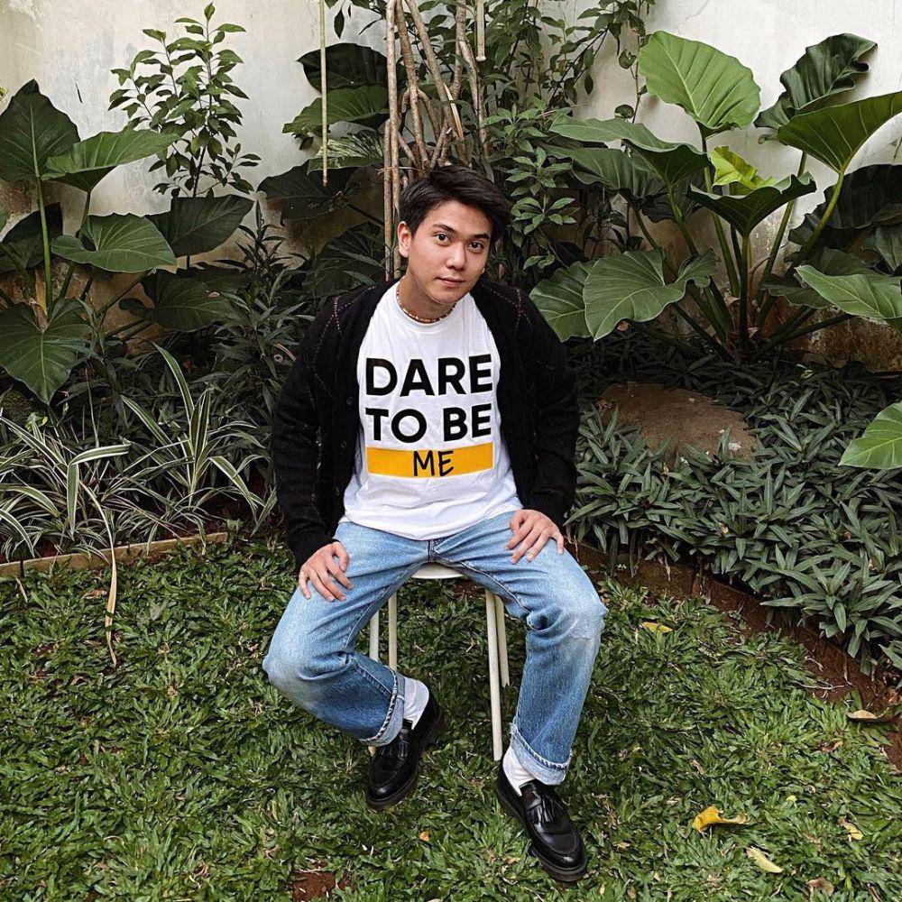 inspirasi outfit simpel dan kece ala Iqbaal Ramadhan (instagram.com/iqbaal.e)