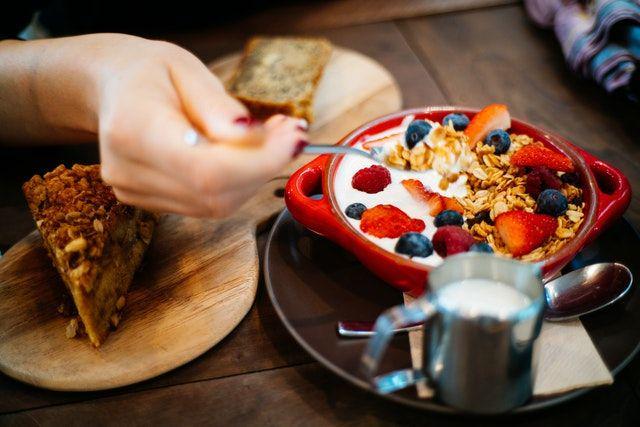 5 Tips Sarapan yang Tepat untuk Menurunkan Berat Badan, Pahami yuk!