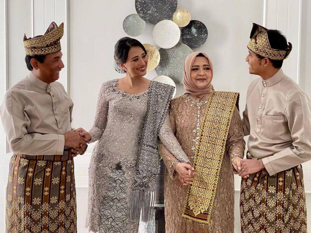 Lamaran Dyah Roro Esti (Instagram.com/satyahanggayudha)