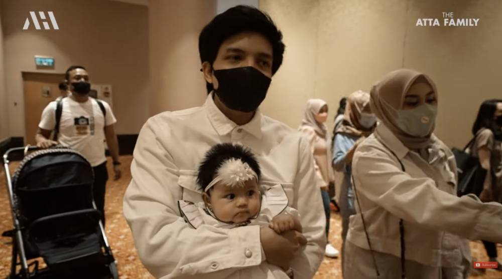 potret Ameena di ulang tahun Thalia dan Thania (YouTube.com/AH)