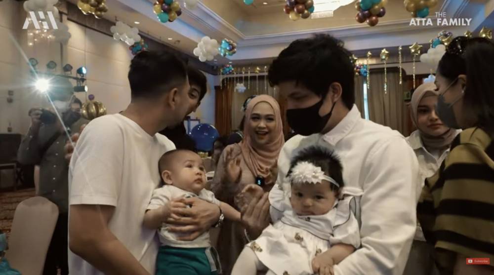potret Ameena di ulang tahun Thalia dan Thania (YouTube.com/AH)
