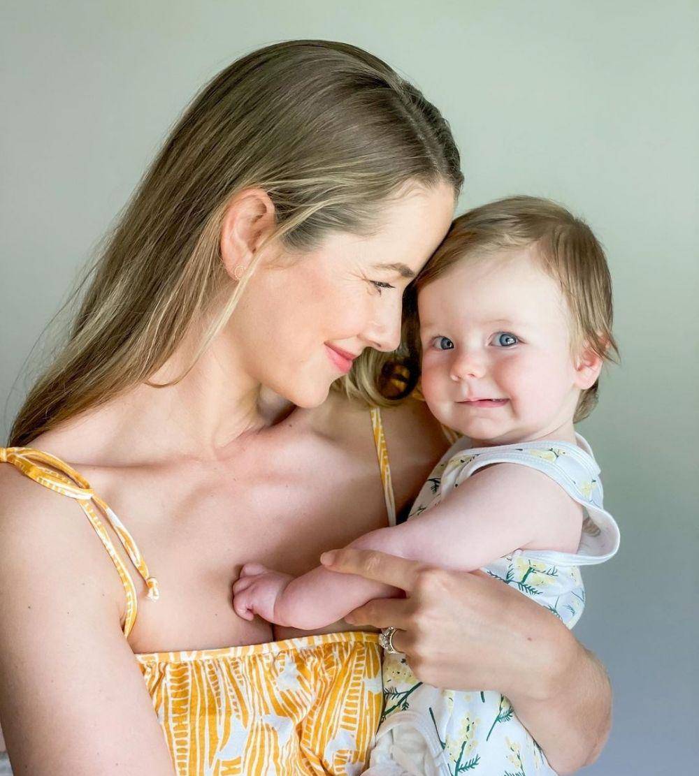 Olivia Jordan bersama anak (instagram.com/theoliviajordan)