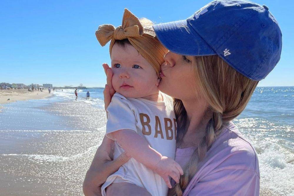 Olivia Jordan bersama anak (instagram.com/theoliviajordan)