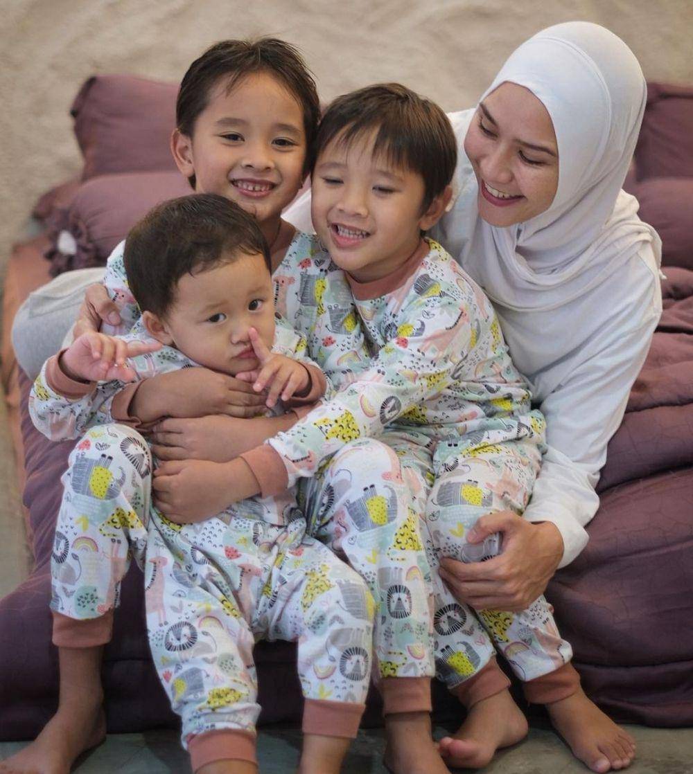 Zaskia Sungkar bersama anak tercinta (instagram.com/zaskiasungkar15)