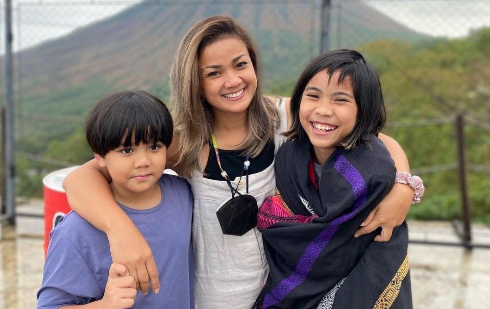 9 Potret Aktris Keturunan Minang bersama Anak Tercinta, Hangat Banget!